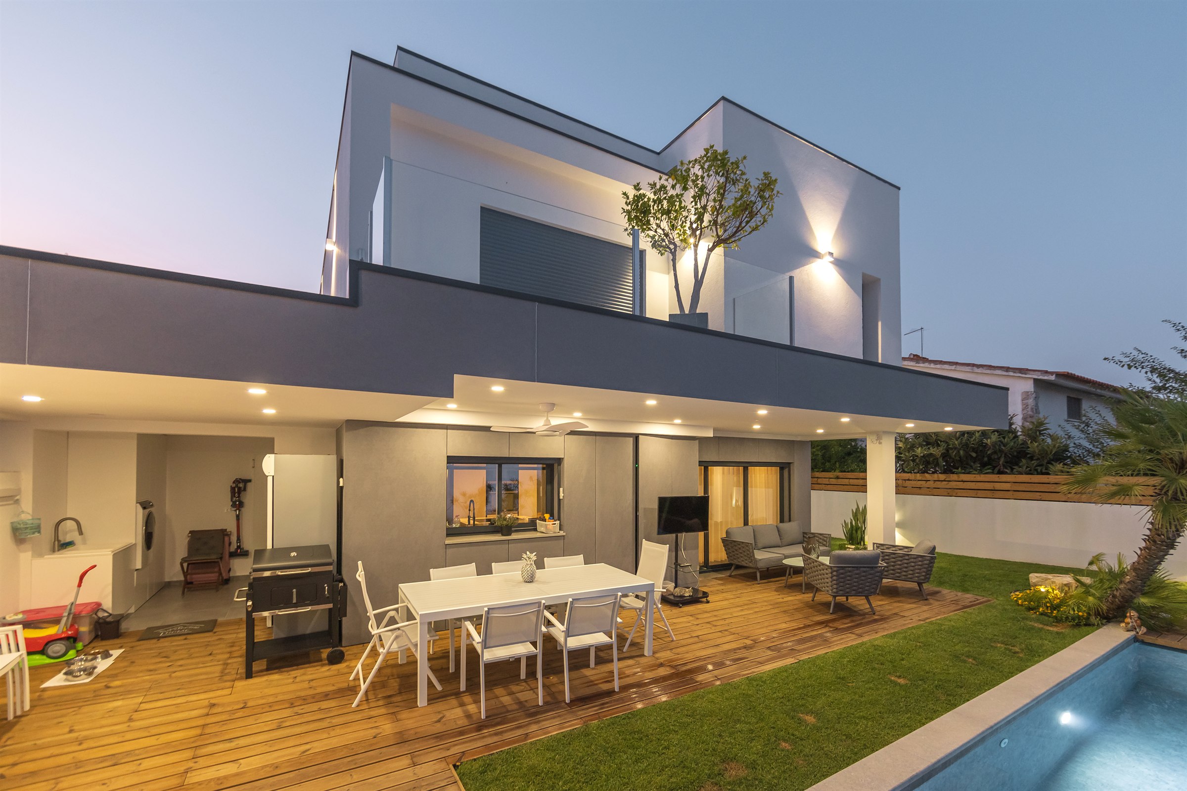Moradia contemporânea com piscina na Aroeira, imagem 2