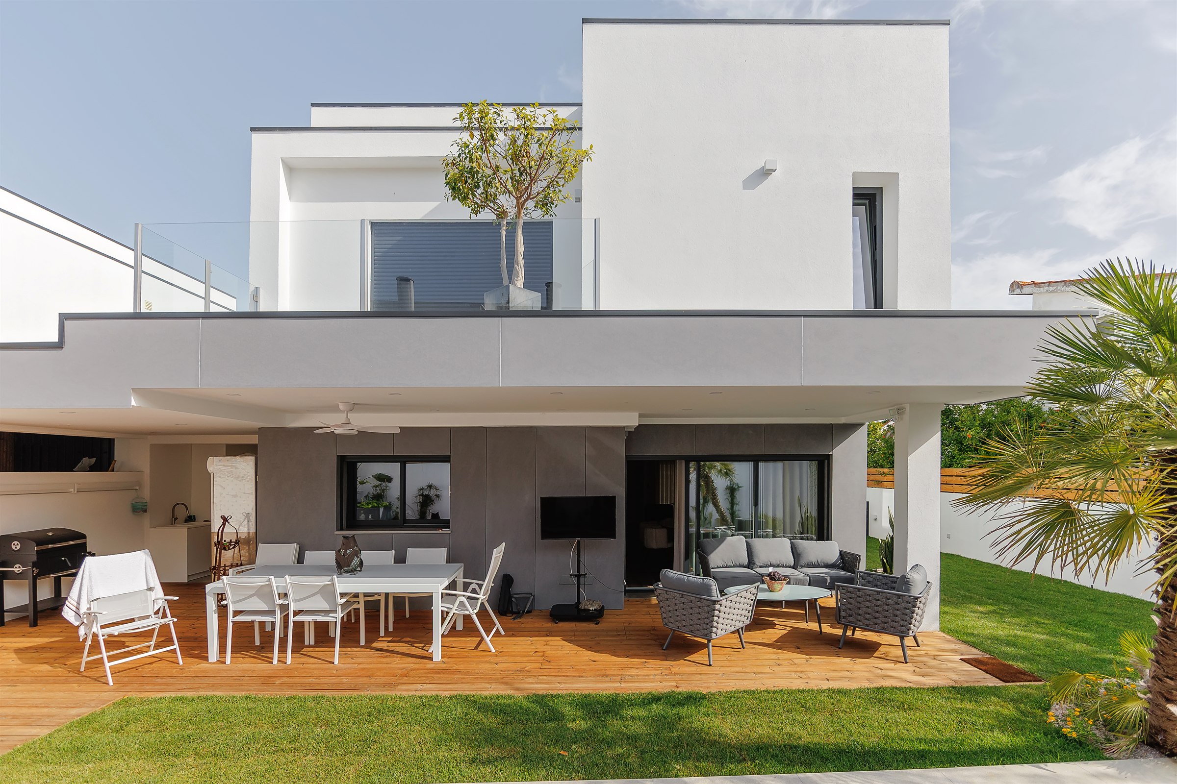 Moradia contemporânea com piscina na Aroeira, imagem 3