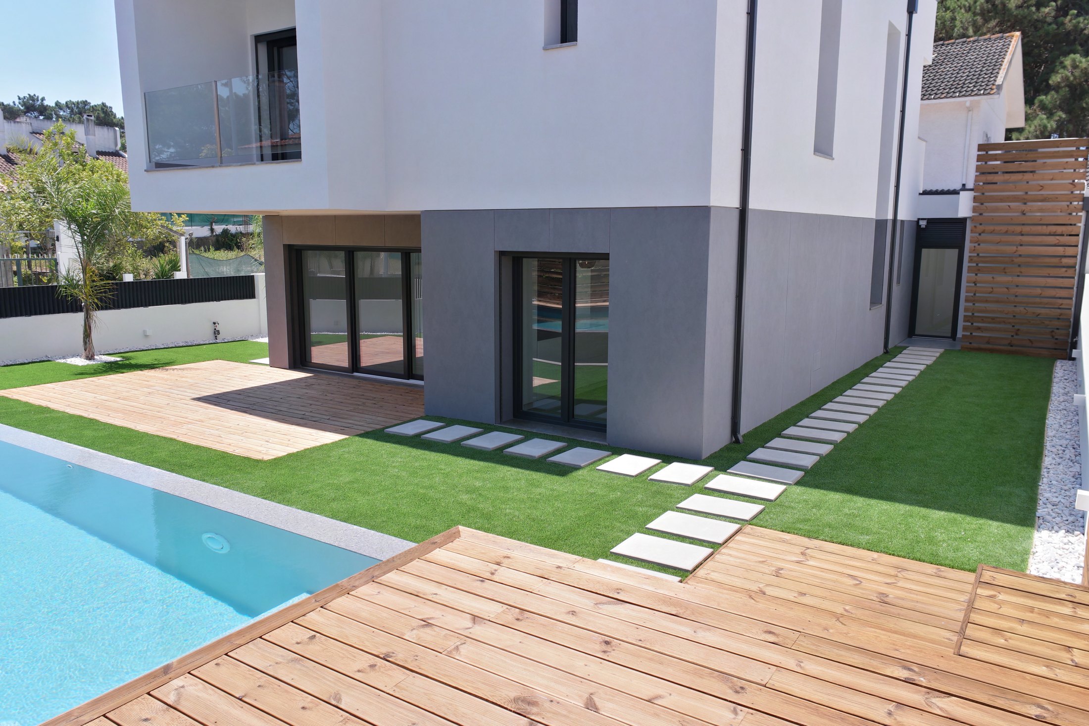 Moradia com piscina na Aroeira